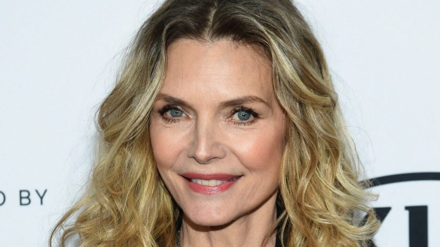 Fox news today: Michelle Pfeiffer stuns fans with makeup-free photo ahead of Thanksgiving: ‘Beautiful’