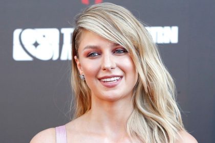 Latest in Music ‘Supergirl’ Star Melissa Benoist’s Husband Tweets Out Trending Hashtag #IStandWithMelissa – Deadline