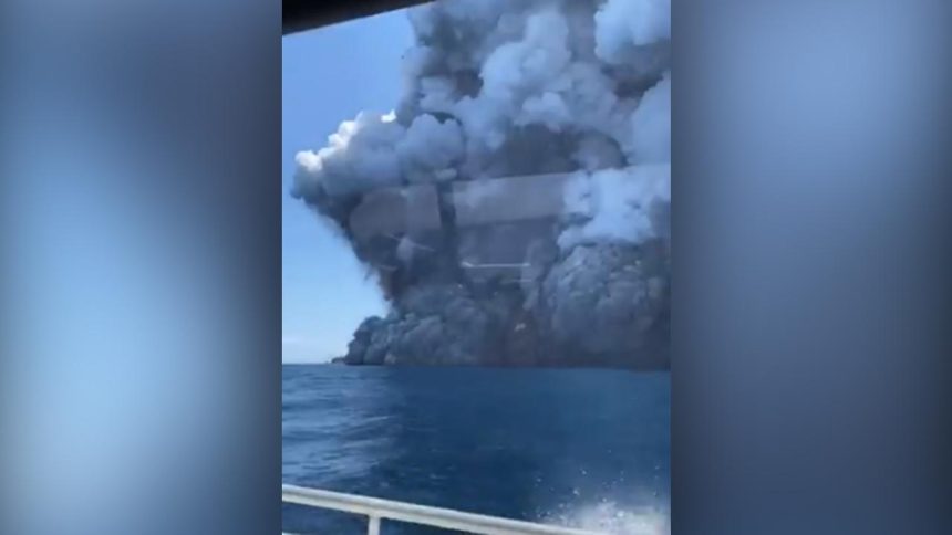 Fox News Today: American couple on honeymoon seriously injured in New Zealand volcano eruption