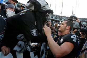 Fox News Today: Raiders leave Oakland for final time to chorus of boos, trash in chaotic loss