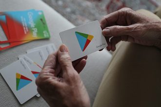 Fox News Today: Christmas shoppers warned about fake barcodes on store gift cards