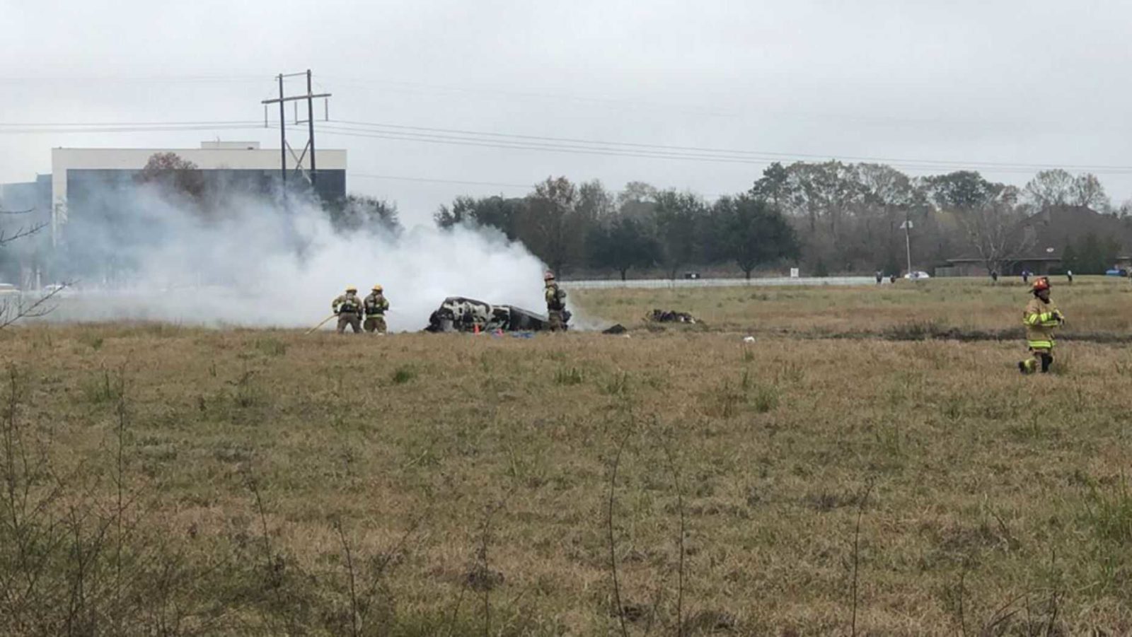 A twin-engine plane with 6 people on board crashed in Lafayette, Louisiana. (Acadian News)