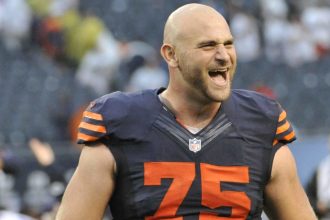 bears-kyle-long-shades-president-trump,-brutally-destroys-troll-on-twitter