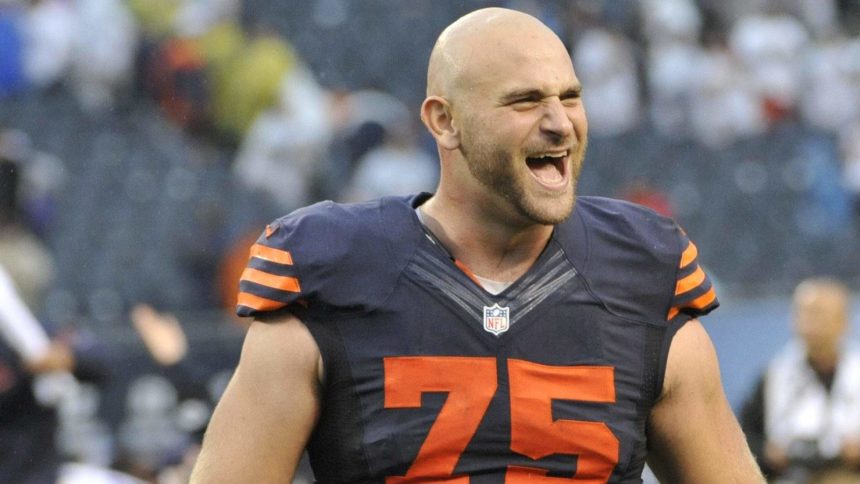 bears-kyle-long-shades-president-trump,-brutally-destroys-troll-on-twitter