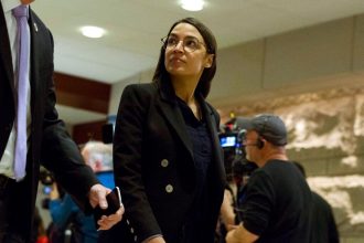 ocasio-cortez-says-she’s-a-‘proud’-democrat,-even-though-she-won’t-pay-party-‘dues’