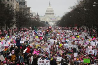 national-archives-apologizes-for-blurring-anti-trump-signs-in-women’s-march-photo:-‘we-made-a-mistake’