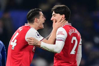 chelsea-2-2-arsenal:-bellerin-salvages-dramatic-draw-for-10-man-gunners