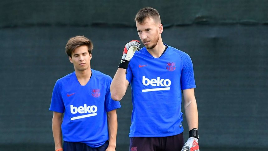 barcelona-could-lose-goalkeeper-neto-to-injury