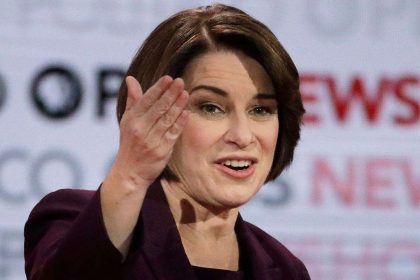 on-eve-of-iowa-caucus,-klobuchar-faces-tough-questions-over-prosecuting-teen-who-is-jailed-for-life