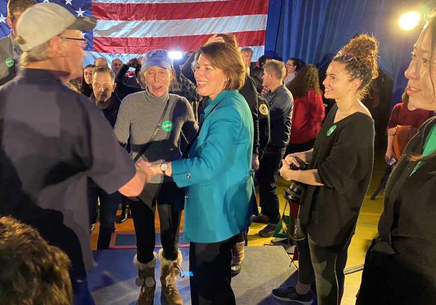 klobuchar-says-she’s-moving-on-to-new-hampshire-‘no-matter-what’