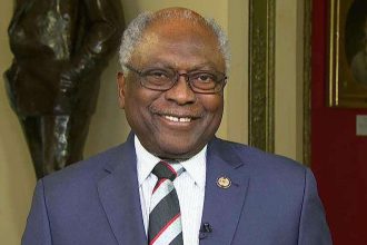 Clyburn endorses Joe Biden ahead of South Carolina primary