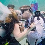 Couples-wed-32ft-down-the-sea-to-set-a-record-(Photos)