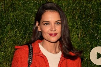 Katie Holmes appears to have a new man in her life one year after her rumored split from Jamie Foxx.