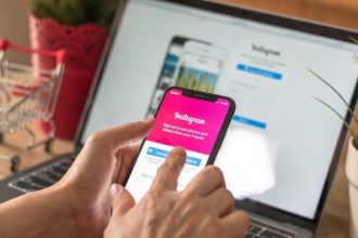 Instagram has over a billion users, 1,000,000,000 users. 90% of people follow a business on Instagram. The average user spends 53 minutes a day on the app. These figures mean that there is a huge marketing potential for businesses on Instagram. The marketing plan of small businesses needs to include Instagram marketing to make it effective.