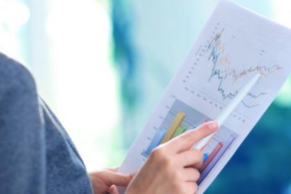 What Does a Financial Advisor Do?