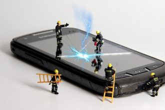 YOU BROKE YOUR IPHONE? IS IT ACTUALLY WORTH TO REPAIR IT?