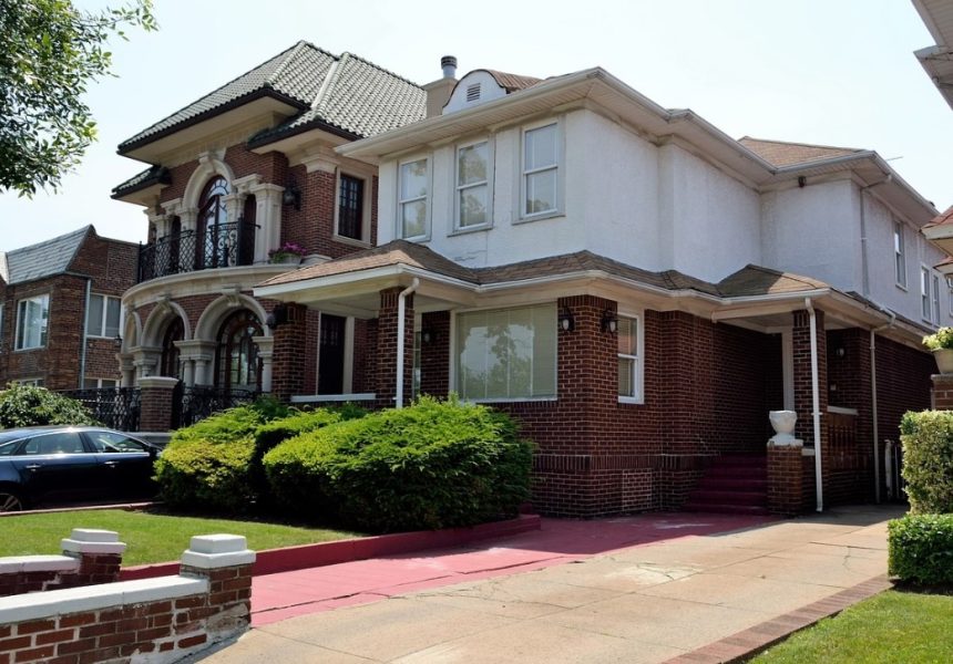 A Layman's Guide to FHA vs Traditional Loans