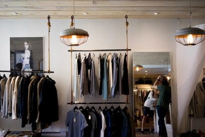 Tips for Retail Businesses to Drive More Traffic with Attractive Signs