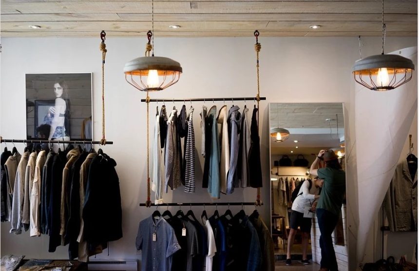 Tips for Retail Businesses to Drive More Traffic with Attractive Signs
