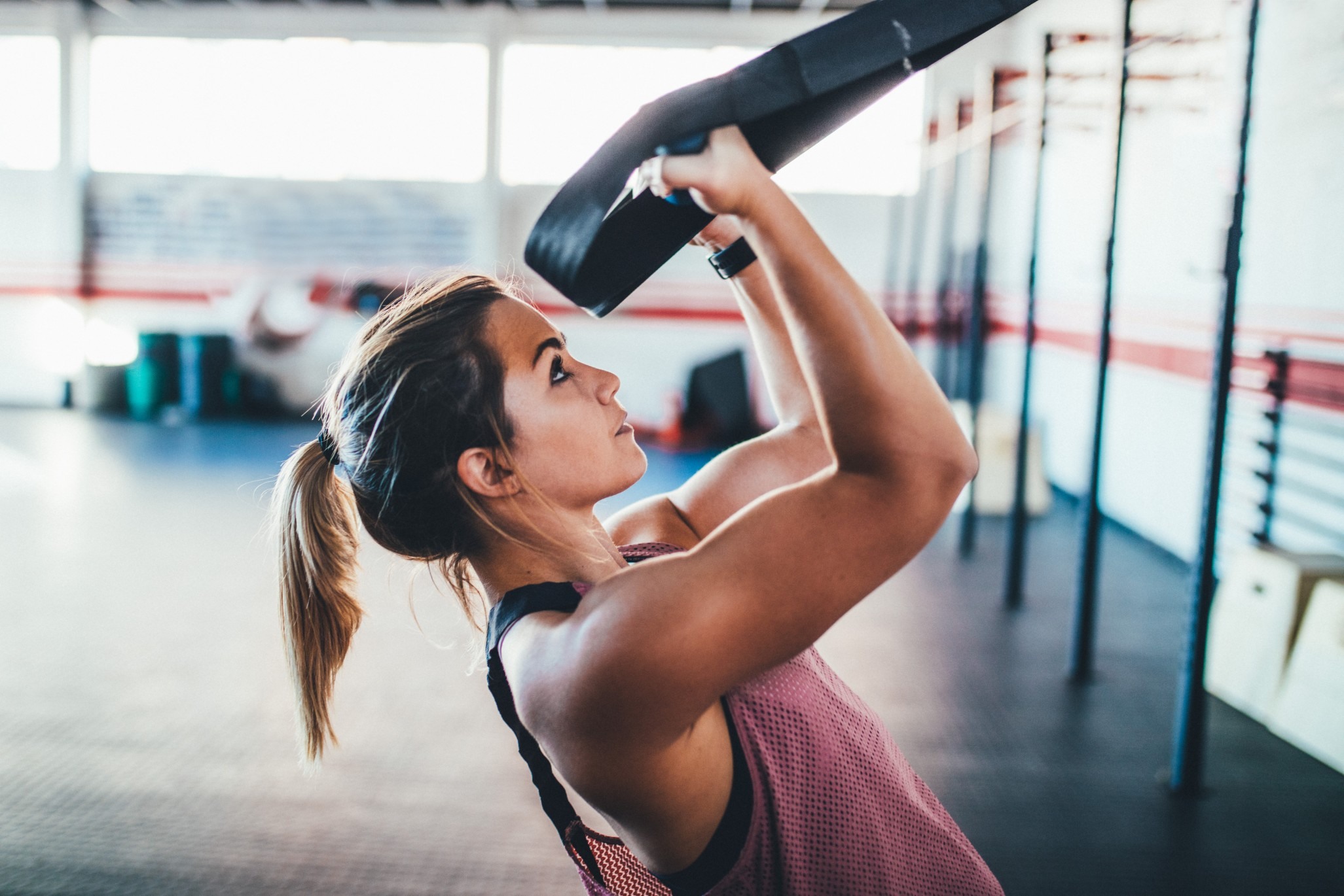 An evening routine has more of a benefit for your mental health than your physical. It's common to overthink at night. One thought leads to another, and all of a sudden, it spirals into anxiety, stress, and a lack of ability to switch off. Enter evening routine. 