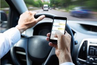 Top Tips to Avoid Getting Distracted While Driving Your Car