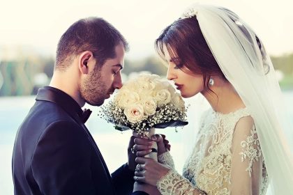 Dating Married Women: The Pros and Cons of Such Relationships