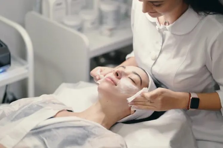 Cosmetology course for people with medical education
