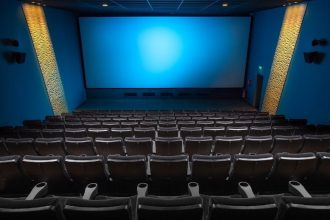 This is why we have compiled the best list of movies from this year that should be on your list of movies to watch ASAP. Please keep reading to find out about them.