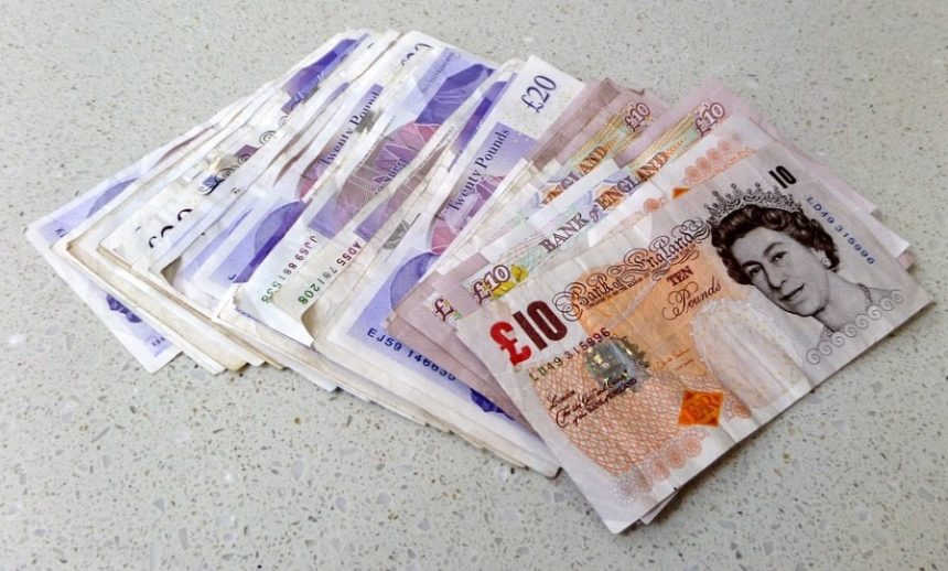 What Are the Pros & Cons of Holding Your Money in a Liquid Form