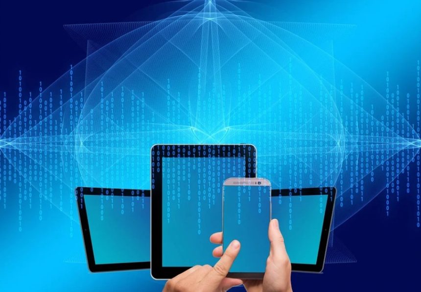 What are the Benefits of Dual Display Smartphones in Digital Marketing?