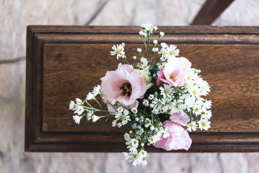 4 Benefits of Hiring Funeral Directors to the Bereaved