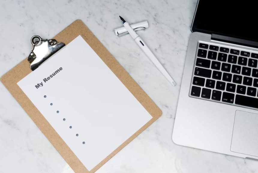 6 Tips to Get a Well-Paying Job in Marketing as a Student