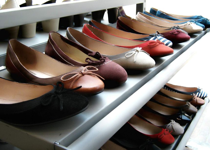 Buy Trendy and Fashionable Flat Sandals for Women