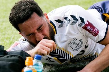 Everton star Andros Townsend will MISS the rest of the season with serious knee injury