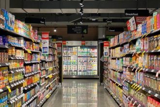 Top brick and mortar retail strategies to try in 2022