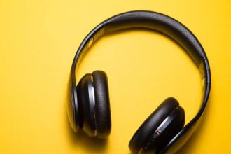 Top Features to Look for in Ideal Headphones for Truck Drivers