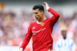  Gary Neville names three Manchester United players who were affected by the arrival of Cristiano Ronaldo.