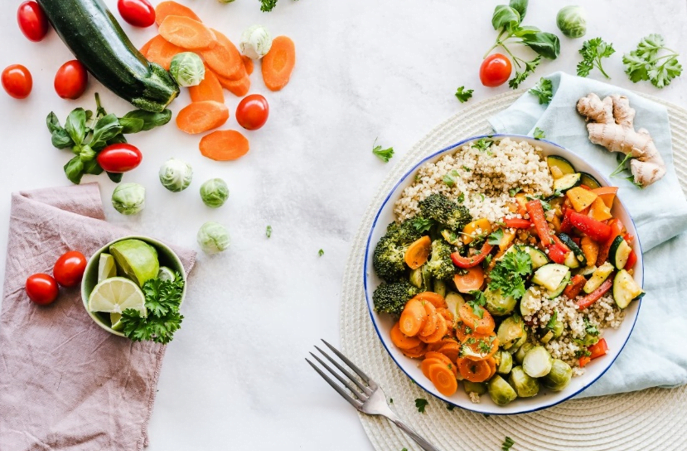 Thus, it can be difficult to choose from the sea of healthy recipes & ingredients, to ensure that you are on the right side of building your immunity you should pick a clean plant-based diet!