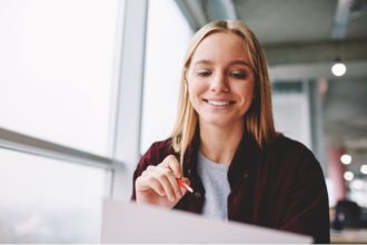 How To Choose the Right Employee Recognition Program