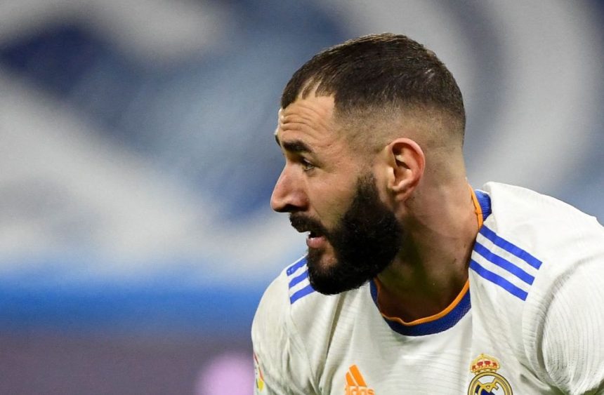 Arsene Wenger reveals the reason behind Karim Benzema's recent form and compares him to Robert Lewandoski.