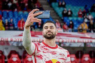 Biography, Statistics, and Social media contact of Josko Gvardiol.