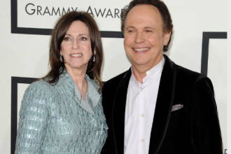 Who Is Billy Crystal's Wife, Janice Crystal?