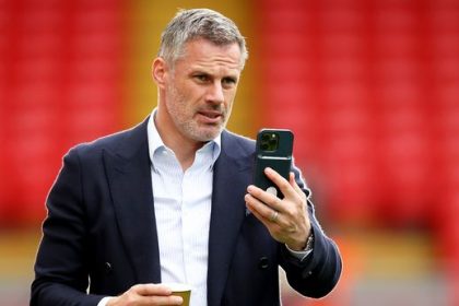 Jamie Carragher wants Liverpool to beat Manchester City and Manchester United for Dortmund Midfielder.
