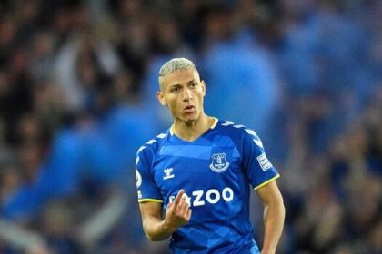 Glen Johnson reveals why Chelsea should beat Arsenal and Tottenham to sign Richarlison.