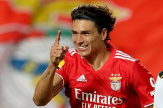 Darwin Nunez urged to Choose Liverpool over Manchester United.