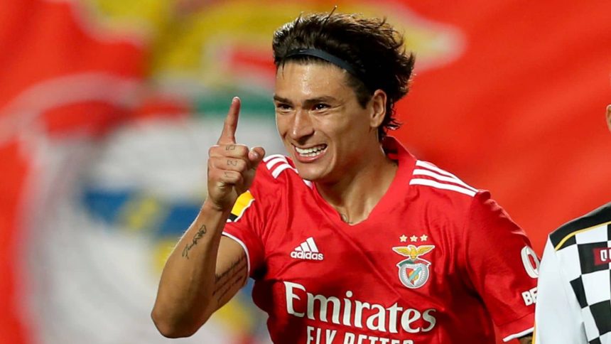 Darwin Nunez urged to Choose Liverpool over Manchester United.
