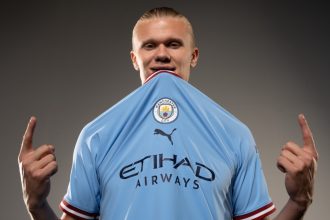 Jamie Carragher sends a ‘worrying’ message to Manchester City’s Premier League rivals after the Erling Haaland transfer.