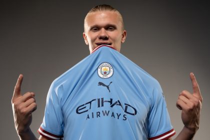 Jamie Carragher sends a ‘worrying’ message to Manchester City’s Premier League rivals after the Erling Haaland transfer.
