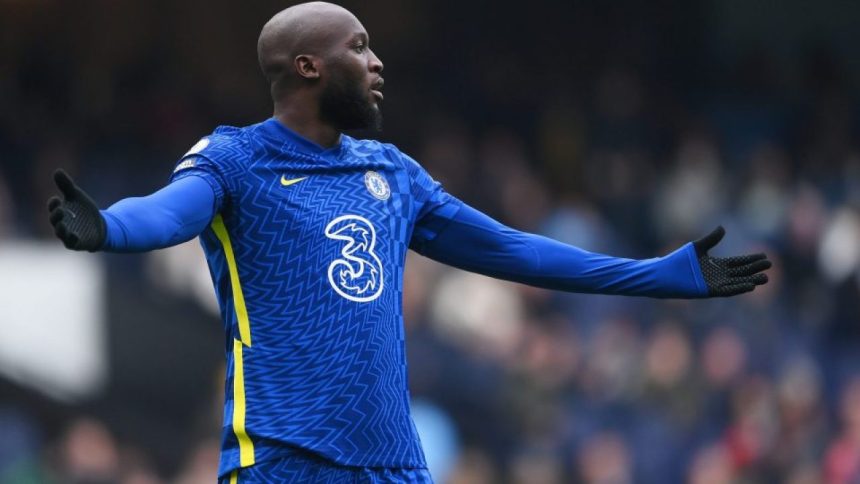 Former Premier League striker reveals how Chelsea can rid of Romelu Lukaku.