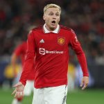 Donny Van de Beek makes a pledge to Erik Ten Hag.